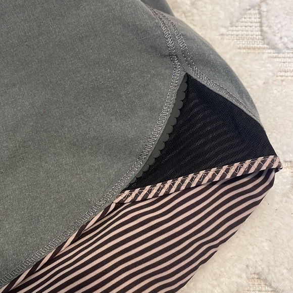 Lululemon Go the Distance Reversible Short - Picture 8 of 9